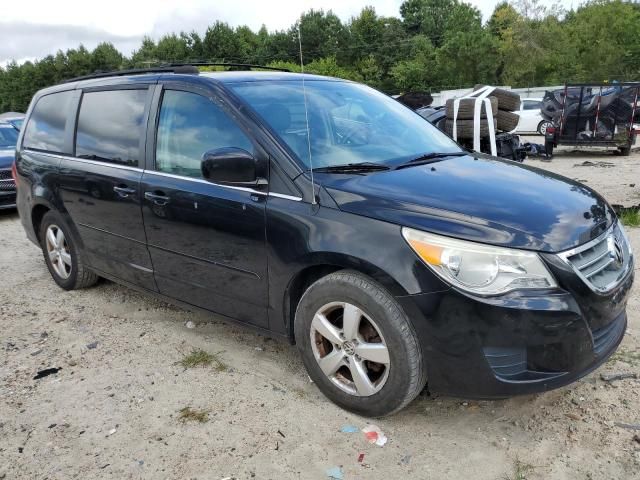 2010 Volkswagen Routan SE