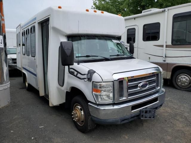 2011 Ford Econoline E350 Super Duty Cutaway Van