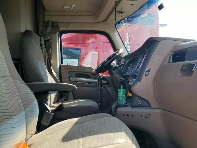 2016 Kenworth Construction T680