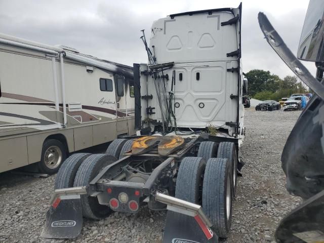 2020 Freightliner Cascadia 126