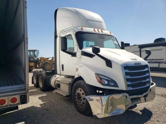 2020 Freightliner Cascadia 116