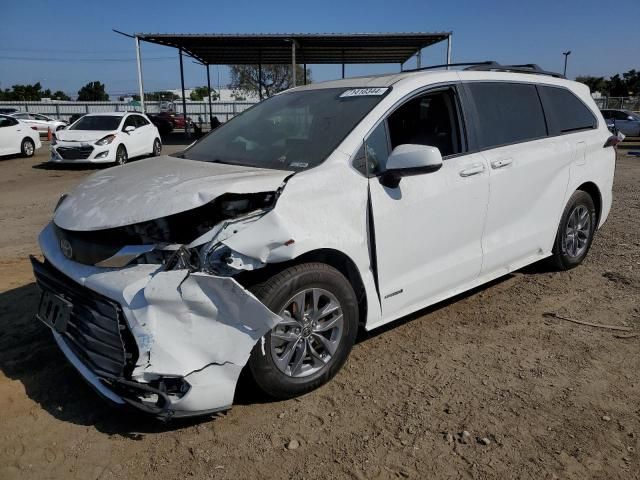 2021 Toyota Sienna LE