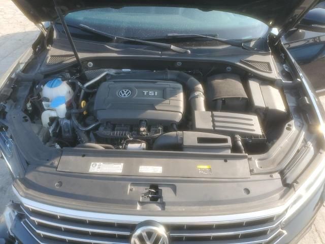 2016 Volkswagen Passat SEL