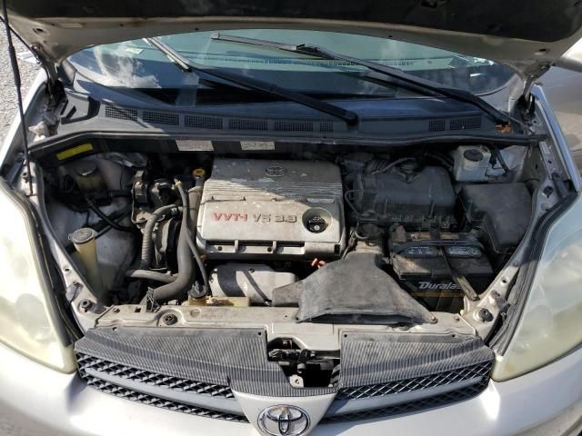 2004 Toyota Sienna XLE