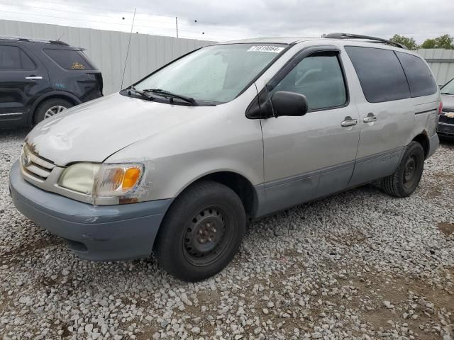 2003 Toyota Sienna LE