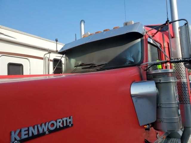 2000 Kenworth Construction W900