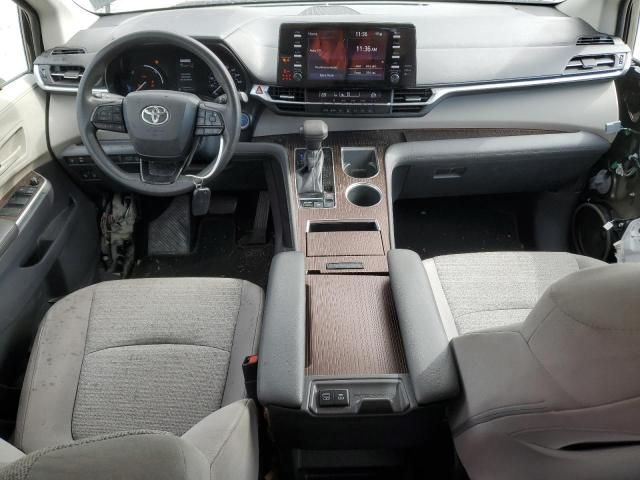 2022 Toyota Sienna LE