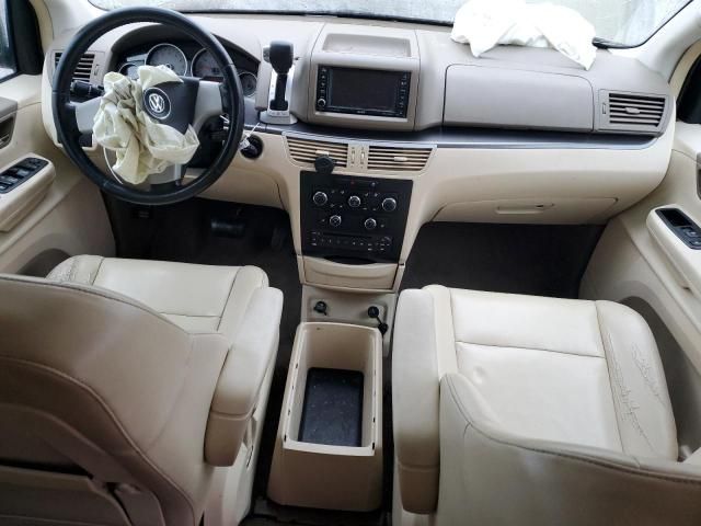 2010 Volkswagen Routan SE