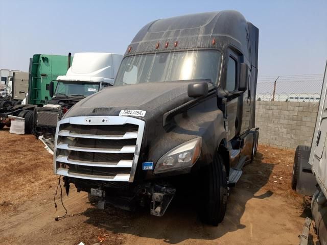 2019 Freightliner Cascadia 126