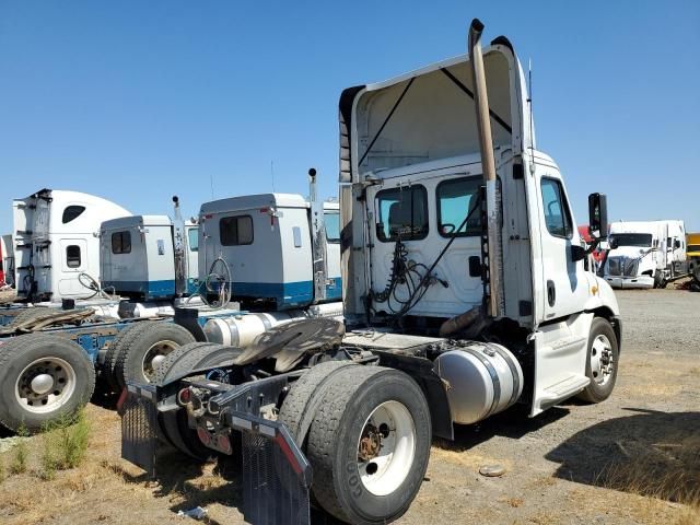 2014 Freightliner Cascadia 113