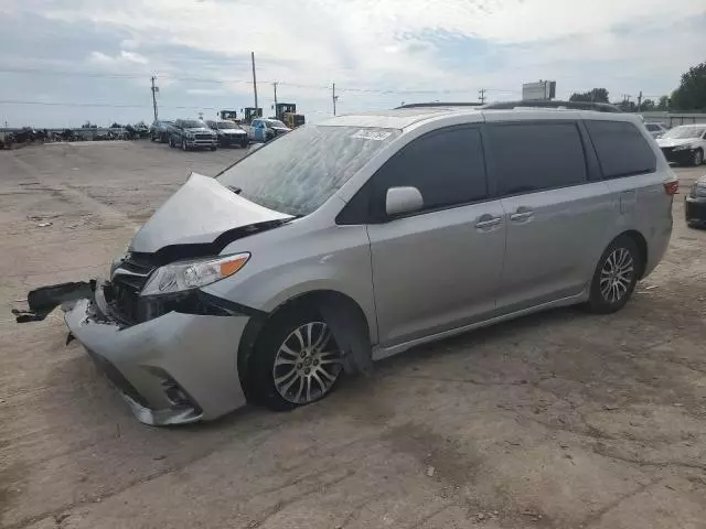 2019 Toyota Sienna XLE