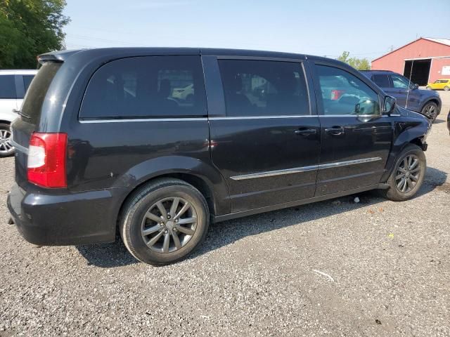 2016 Chrysler Town & Country S