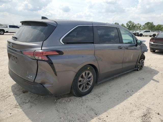 2022 Toyota Sienna LE