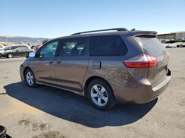 2018 Toyota Sienna LE