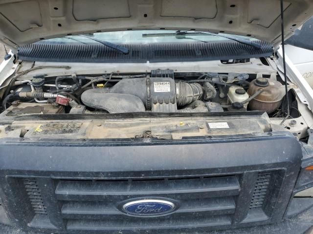 2012 Ford Econoline E350 Super Duty Cutaway Van