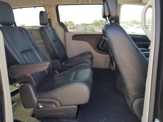 2016 Chrysler Town & Country Touring L