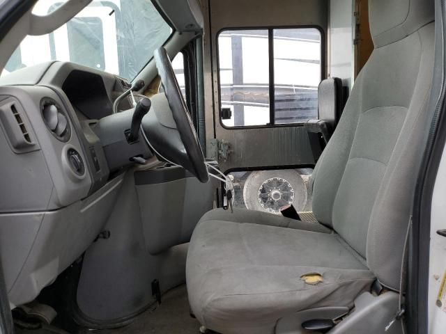 2012 Ford Econoline E350 Super Duty Cutaway Van