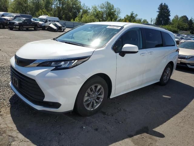 2023 Toyota Sienna LE