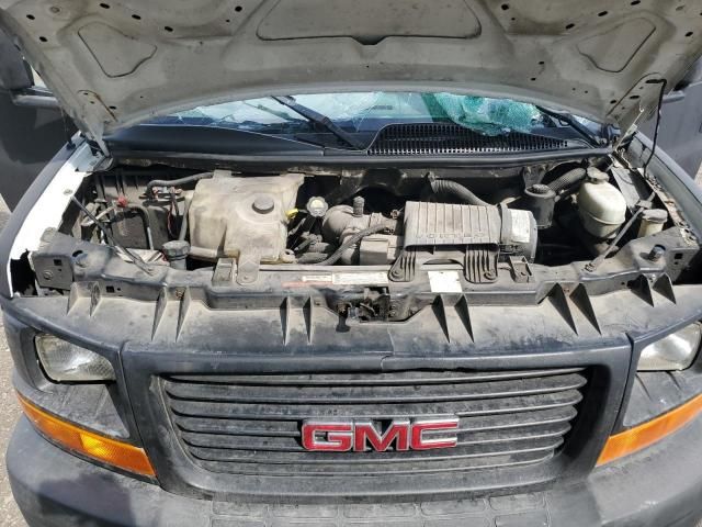 2004 GMC Savana Cutaway G3500