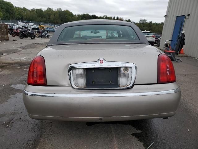 1999 Lincoln Town Car Signature