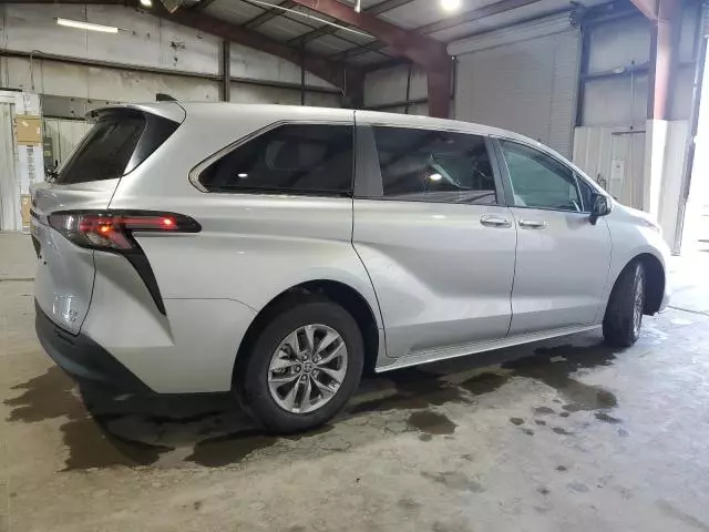 2024 Toyota Sienna LE