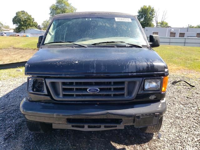 2004 Ford Econoline E350 Super Duty Wagon