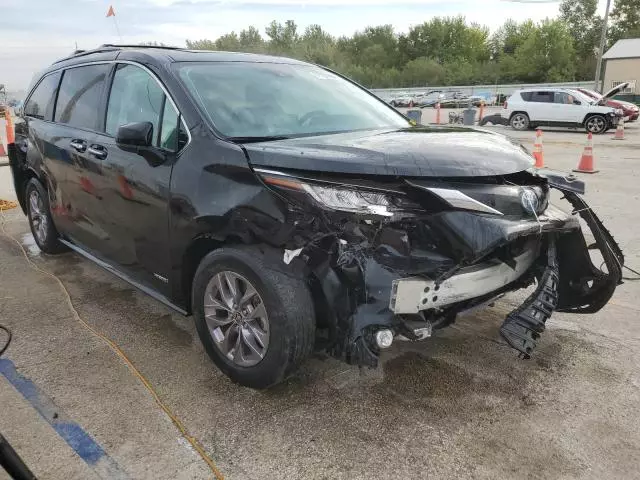 2021 Toyota Sienna XLE