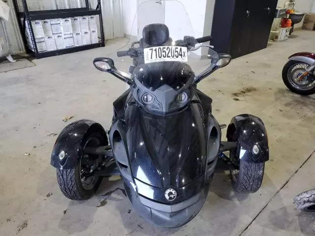 2014 Can-Am Spyder Roadster RS