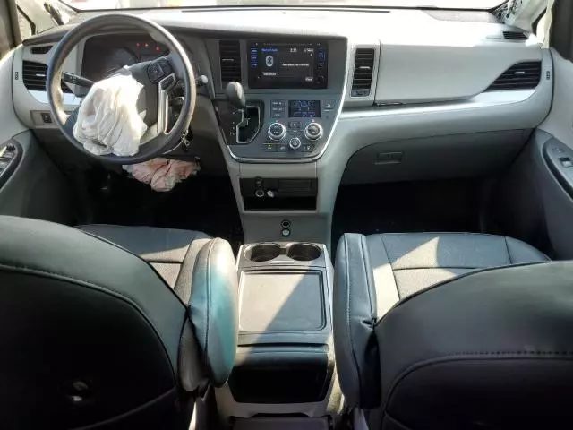 2017 Toyota Sienna LE