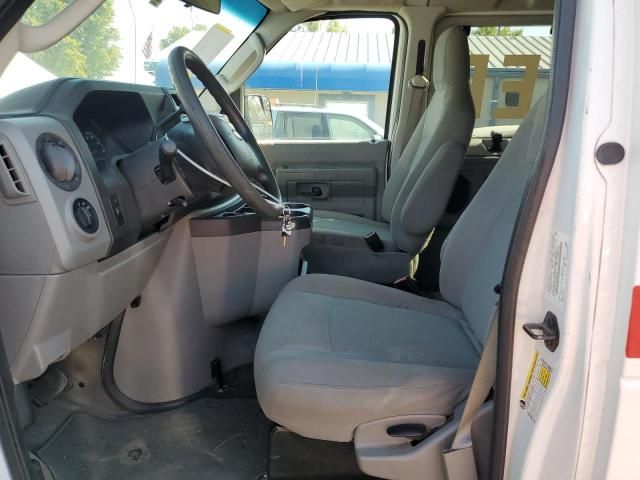 2013 Ford Econoline E350 Super Duty Wagon