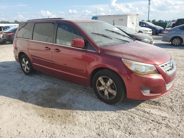 2011 Volkswagen Routan SE