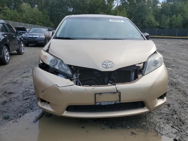 2013 Toyota Sienna LE