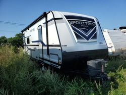 Salvage trucks for sale at Montreal Est, QC auction: 2019 Vigr Sport Trek