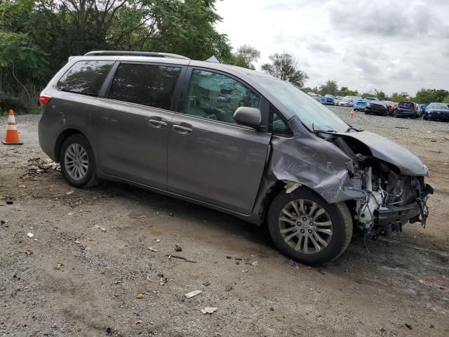 2016 Toyota Sienna XLE