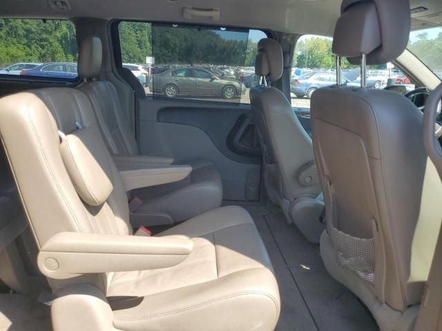 2011 Chrysler Town & Country Touring L