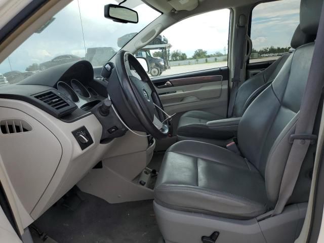 2010 Volkswagen Routan SE