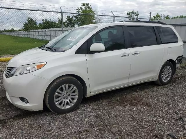 2017 Toyota Sienna XLE