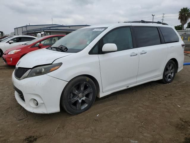 2015 Toyota Sienna Sport