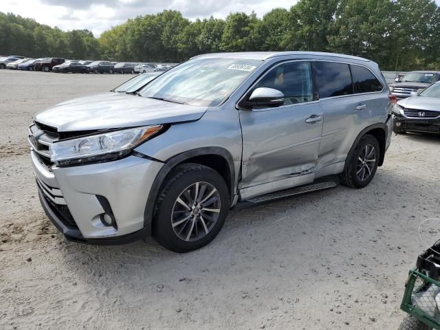 2017 Toyota Highlander SE