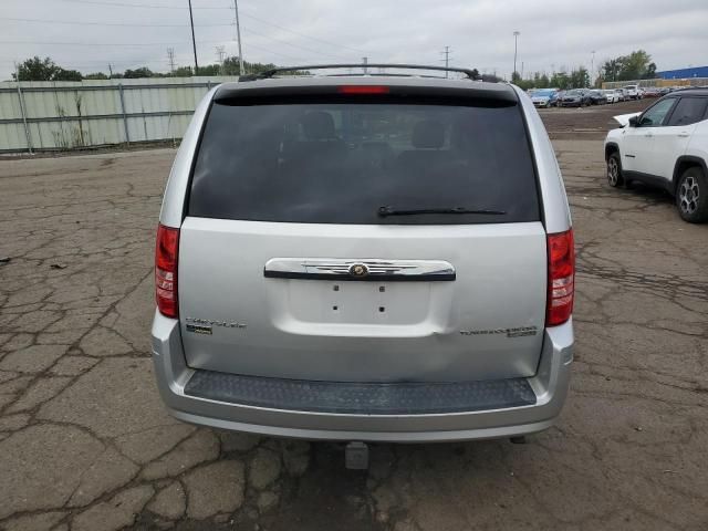 2010 Chrysler Town & Country LX