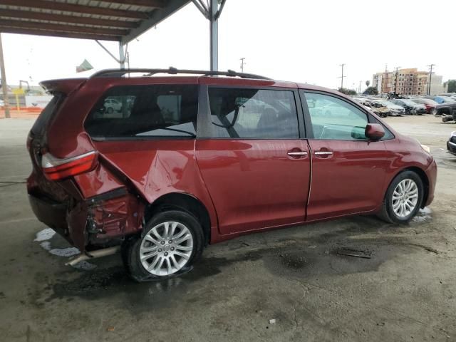 2017 Toyota Sienna XLE