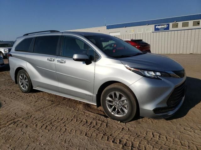 2021 Toyota Sienna LE