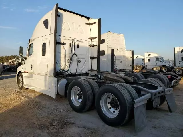 2021 Freightliner Cascadia 126