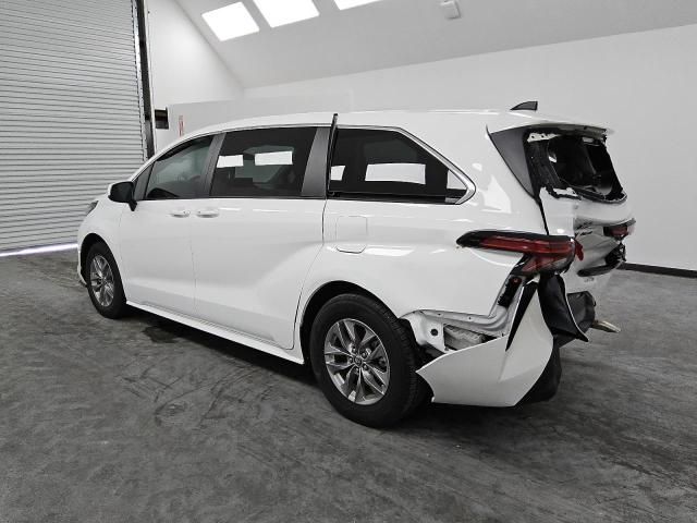 2022 Toyota Sienna LE