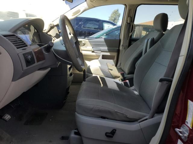 2010 Chrysler Town & Country LX