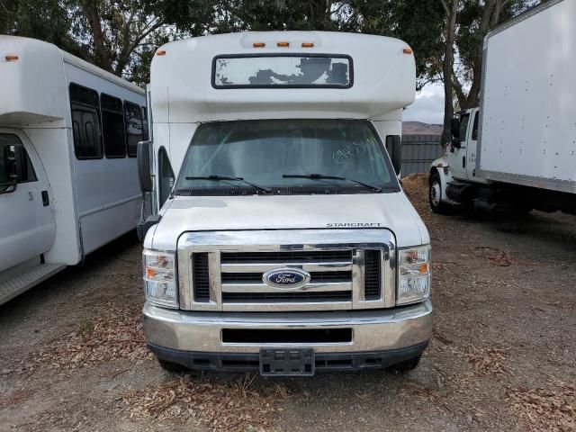 2015 Ford Econoline E450 Super Duty Cutaway Van