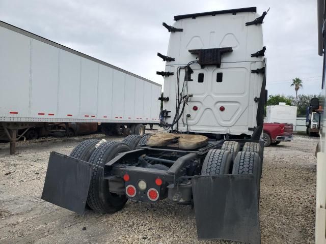 2016 Freightliner Cascadia 125