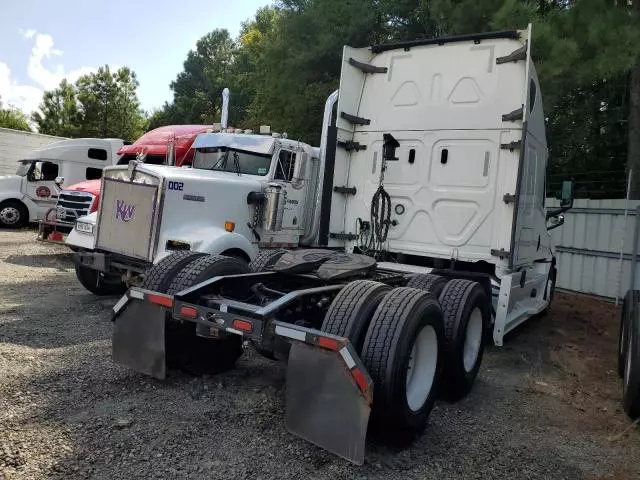 2020 Freightliner Cascadia 126