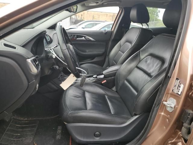 2017 Infiniti QX30 Base