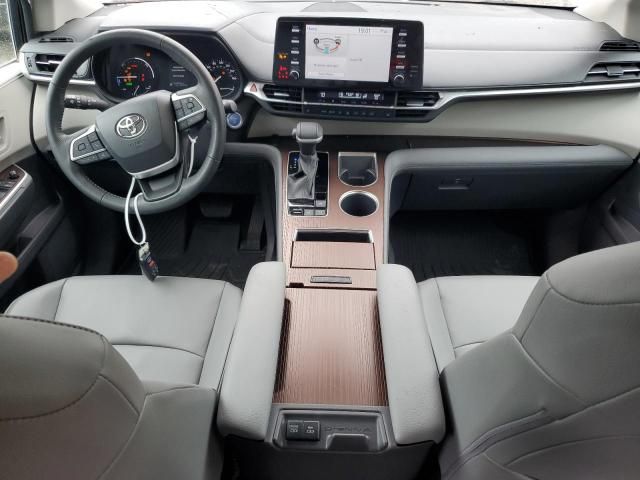 2022 Toyota Sienna XLE